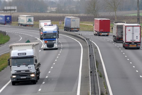 Des "trains de camions" toujours plus présents sur la RN10.