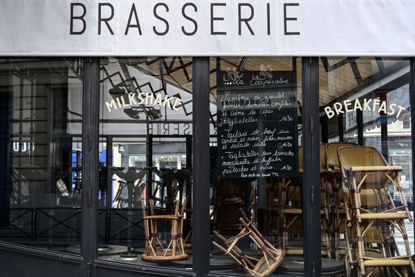 Les restaurants continuent de subir de plein fouet les conséquences de la crise sanitaire. BERTRAND GUAY/AFP