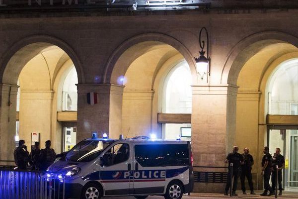 ARCHIVES. Ce samedi 19 août 2017, important dispositif de sécurité autour de la gare de Nîmes.