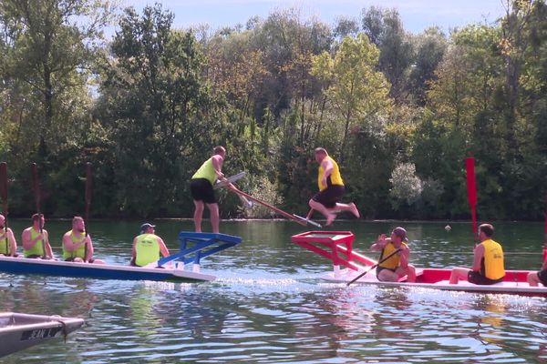 120 concurrents participent aux 50emes championnats de France de joutes nautiques sur le plan d'eau de Schiltigheim