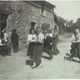 L'un des bals clandestins organisé dans la cour d'une ferme à Gosné, en Ile-et-Vilaine, en 1944, comme il en existait partout en France à l'époque.