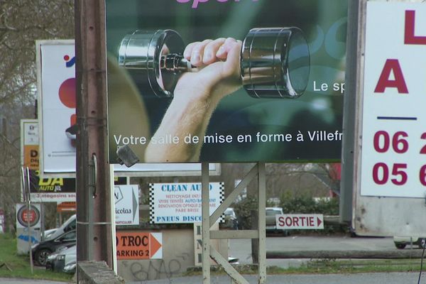 Le nombre de panneaux publicitaires à Villefranche-de-Rouergue a ému jusqu'en haut lieu.