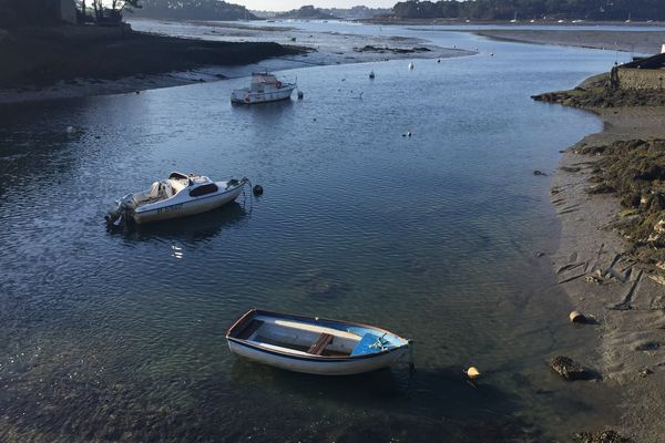 Bateaux sur l'eau à Larmor-Baden