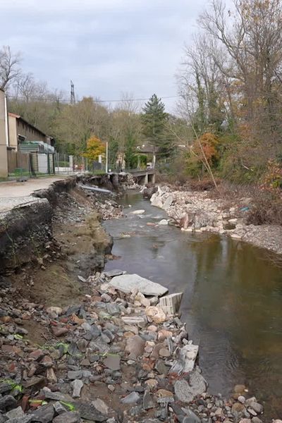 Le Dorlay est sorti de son lit le 17 octobre 2024, le hameau des Fabriques de Saint-Paul-en-Jarez a subi de lourds dégats