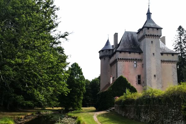 La forteresse du XVe siècle a été très bien conservée.