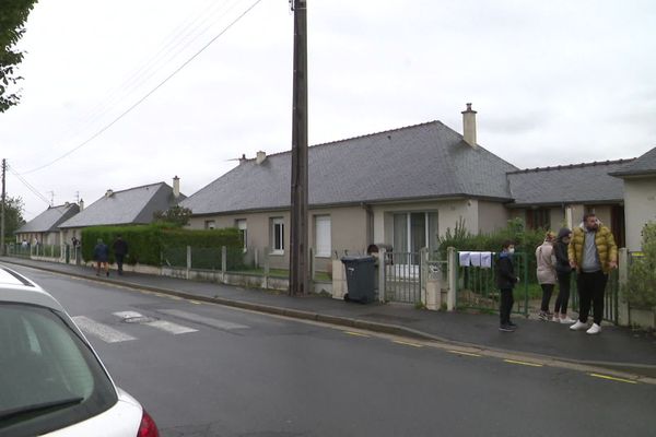 Près de 45 personnes dont 22 enfants ont été expulsés de ces logements mitoyens voués à la destruction, à Colombelles.