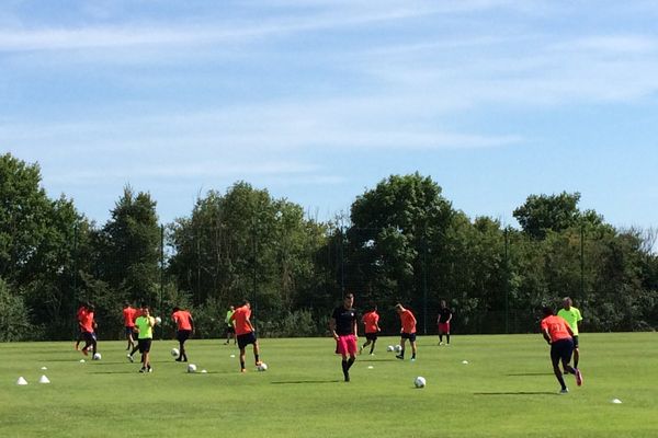 Le groupe de la Berrichonne a repris l'entraînement sous le soleil hier... En route pour la saison 2015-2016 