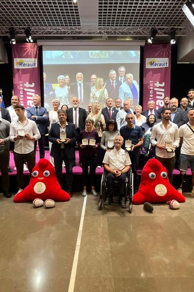 La photo officielle des athlètes héraultais qui ont participé aux Jeux olympiques et paralympiques de Paris 2024.