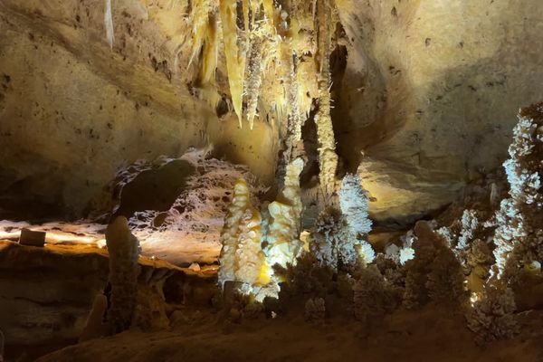 La grotte de Maxange est un site classé au patrimoine national. Elle a été découverte en 2000.