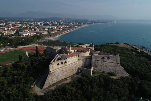 Au pied du Fort Carré d'Antibes (Alpes-Maritimes), se déroulera le Festival Nuits Carrées du 27 au 29 juin 2019.