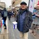 Des bénévoles du Secours populaire sur le marché d'Aubervilliers.