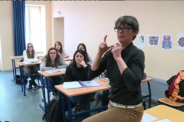 Aurélie Dumont, formatrice en langue des signes
