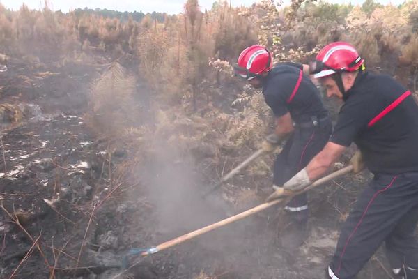 Le travail des pompiers est toujours intense pour éviter toute reprise dans le secteur de Landiras