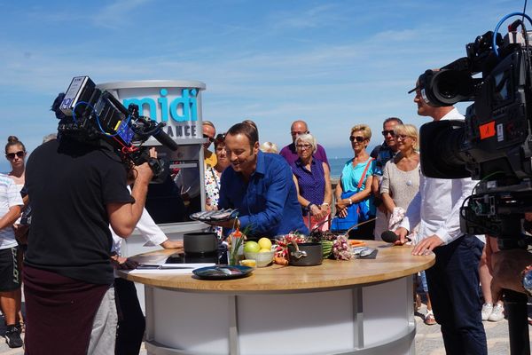 L'équipe de Midi en France sur un tournage à Cabourg en 2017