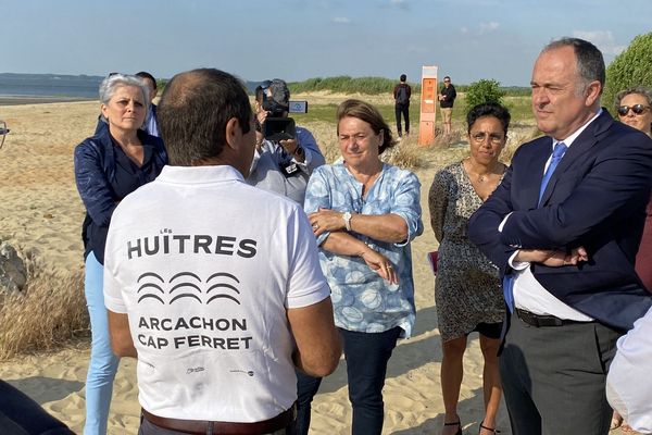 Didier Guillaume au chevet des ostréiculteurs mercredi 3 juin sur le Bassin d'Arcachon