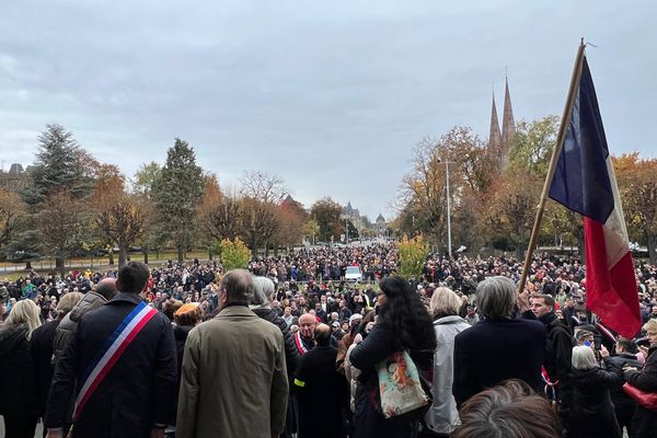 Entre 5 et 7 000 personnes se sont rassemblées "contre l'antisémitisme et pour la république" ce 12 novembre 2023.