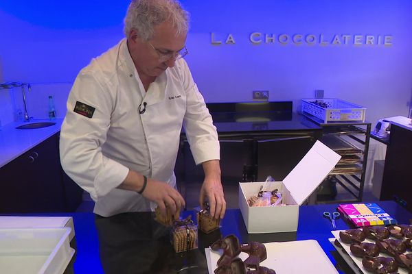 Éric Lamy, chocolatier à Brive, fait partie des commerçants locaux qui enverront des douceurs pour les soldats en mission.