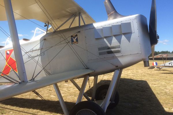 Ce Bréguet XIV a été reproduit à l'identique par deux passionnés. Il aura fallu 11 ans de travail pour qu'il vole. 