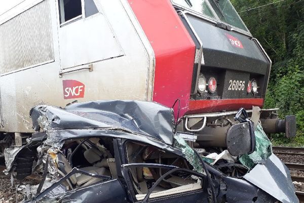 Les images de la voiture après l’incident témoignent de la violence du crash.