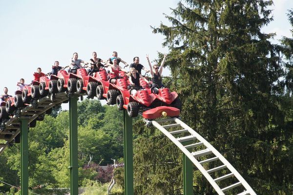 Animateur d'attraction chargé de l'accueil et de la sécurité, un des 24 métiers proposés par le PAL en emploi saisonnier.