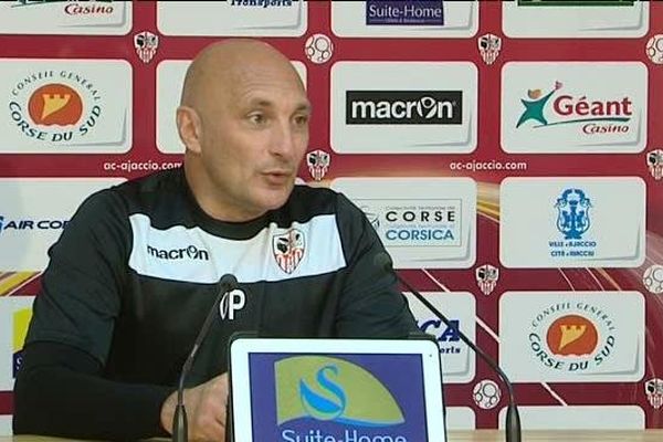 19/11/14 - L’entraîneur de l'AC Ajaccio, Olivier Pantaloni lors de la conférence de presse d'avant-match (L2)