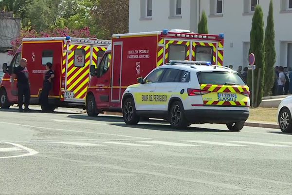 60 sapeurs pompiers ont été mobilisés à Eurenco à Bergerac après l'explosion qui a fait 8 blessés dont un grave