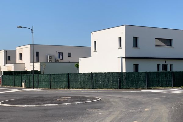 À Varois-et-Chaignot (Côte-d'Or), il est désormais impossible de faire construire une maison à toit plat.