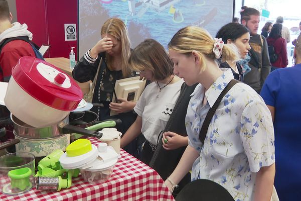 S'équiper à moindre frais, la proposition a séduit les étudiants, plusieurs dizaines se sont rendus aujourd'hui à Villeurbanne.