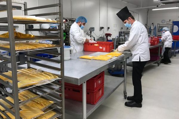 Les soupes des chefs étoilées d'Alsace en cours de fabrication 