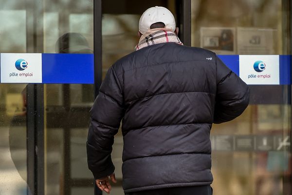 Actuellement, les demandeurs d’emploi de moins de 53 ans ont droit à une allocation pendant 18 mois au maximum contre 27 mois pour les plus de 55 ans.