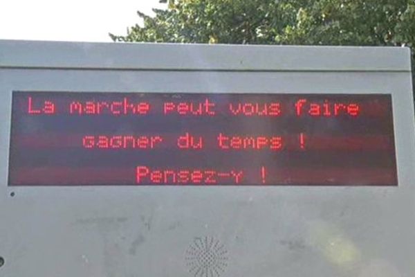 Semaine de la mobilité : encourager la marche à pieds entre deux stations de tramway.