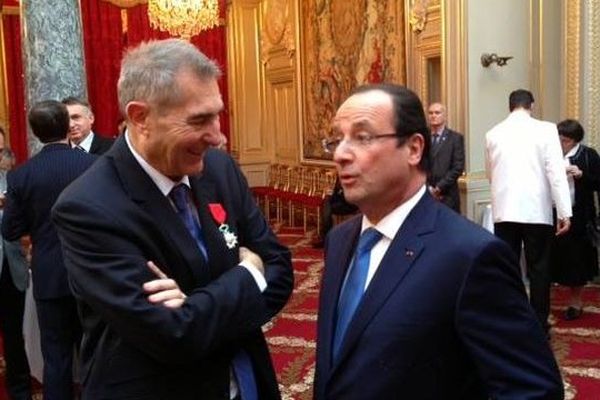 Jean-Paul Denanot et François Hollande, samedi 30 novembre à l'Elysée. Le président de la Région Limousin vient de recevoir la Légion d'Honneur des mains du président de la République 