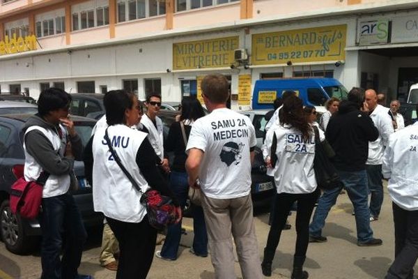 Les personnels du SAMU, médecins urgentistes et personnels soignants, ont finalement été reçus à l'Agence Régionale de Santé ce matin à Ajaccio.  