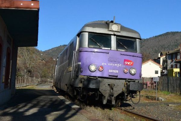 Le train des Cévennes assurant la liaison Nîmes-Clermont Ferrand fête en 2015 son soixantième anniversaire. Une année rythmée par les galères...