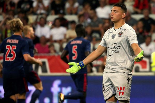 La déception de Yoann Cardinale après l'égalisation de l'Ajax d'Amsterdam.