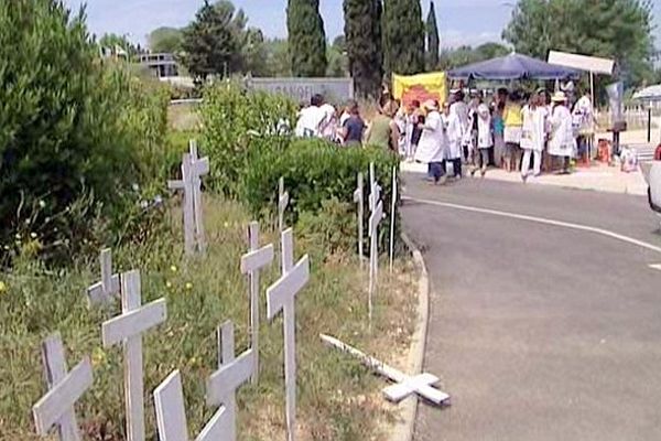 Montpellier - les Sanofi mobilisés au moment où le groupe pharmaceutique tient un CCE en région parisienne - 2 juillet 2013.