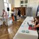 Des électeurs votent lors des élections législatives à Montpellier.