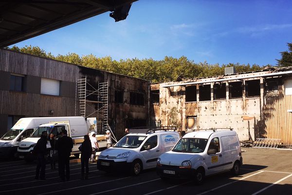 Le collège de Coulonges-sur-l'Autize (79) ce lundi matin après l'incendie du week-end.