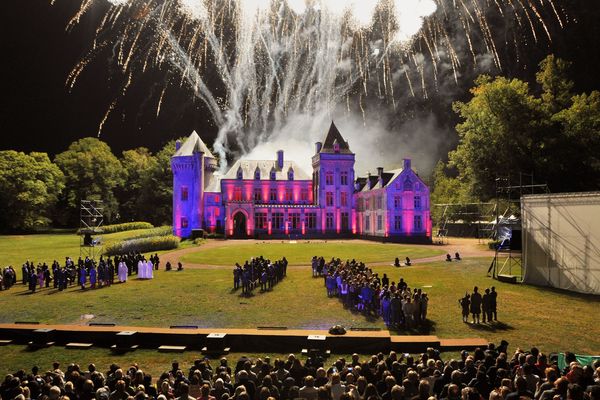 scène finale du son et lumière du château de Villers-Châtel, édition 2019.