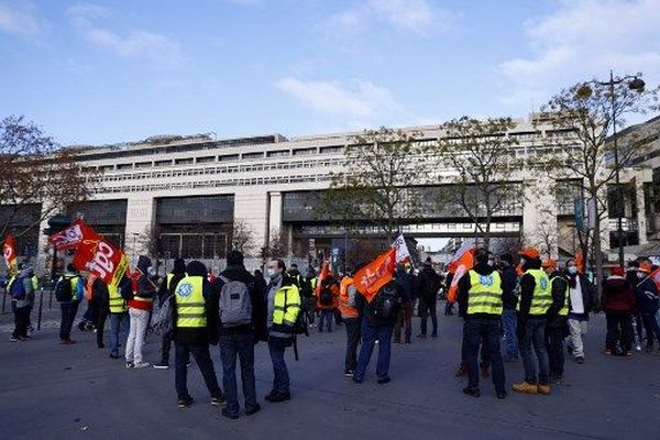 Les salariés avaient manifesté devant le Ministère de l'économie, à Bercy, pour alerter Briuno Le Maire, le 1er décembre dernier