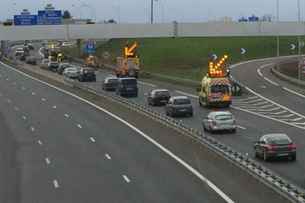 Un accident sur l'A71 en direction de Paris crée un bouchon