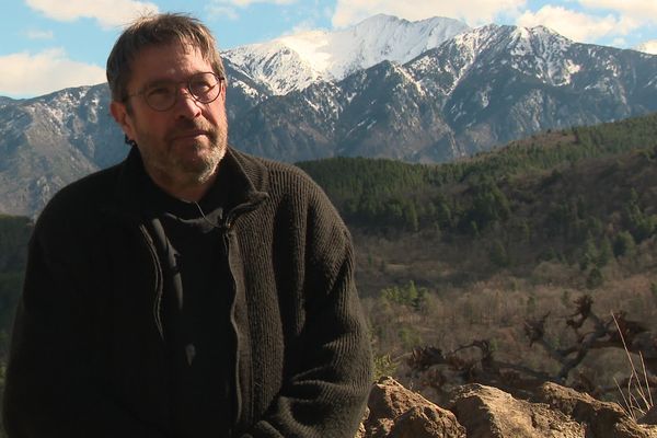 Ancienne figure du monde agricole dans le Roussillon, Jean-Paul Pelras partage maintenant son temps entre la Lozère et Escaro, au pied du Canigou.