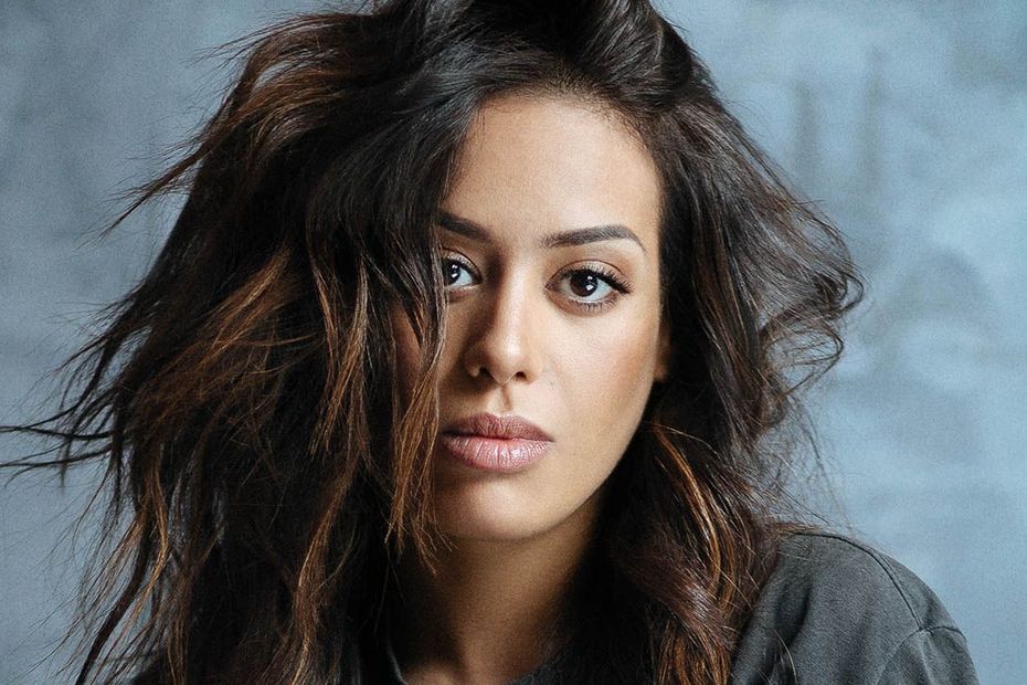 https://france3-regions.francetvinfo.fr/image/9KS5WfF8KkOyhr89ZKTE49RSwQk/930x620/regions/2020/06/09/5edf7ec1d971d_amel_bent-4264905.jpg