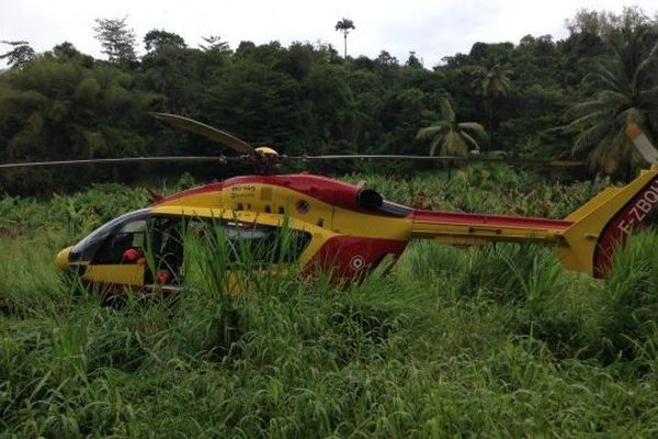 L'hélicoptère de la Sécurité Civile en Martinique lors des recherches de Benoît Lagrée