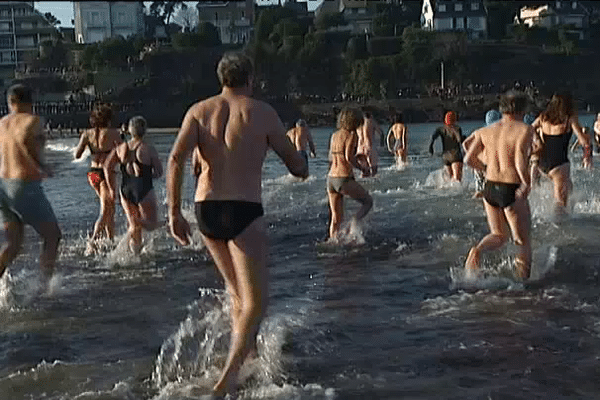 Un dernier bain de mer à Dinard