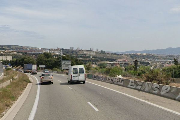 L'équipage de la BAC Aix a été percuté après une course-poursuite sur l'A55 au nord de Marseille.