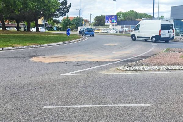 Un homme a été abattu sur ce rond-point de Valence dans la nuit du 11 au 12 mai 2023 sur son scooter. Le véhicule a été retrouvé incendié