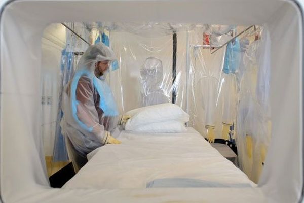 L'exemple d'une chambre pour hospitaliser un patient atteint de la fièvre Ebola à Londres