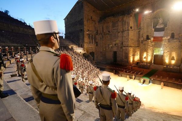 Une cérémonie chargée d'émotion dans le théâtre antique d'Orange.