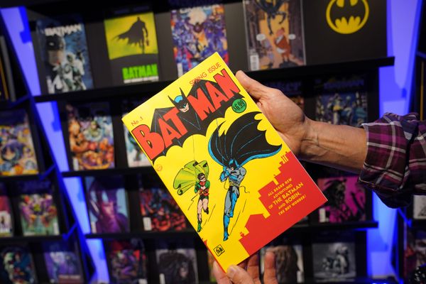 ILLUSTRATION : le scénariste et le dessinateur de nombreux albums de Batman était ce mardi à Dijon